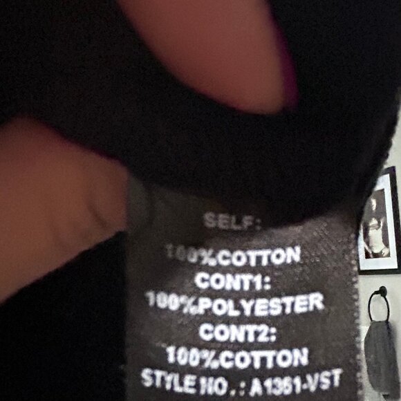 Black T-shirt from Vestique with Fun Sleeves Size Medium - Picture 2 of 3